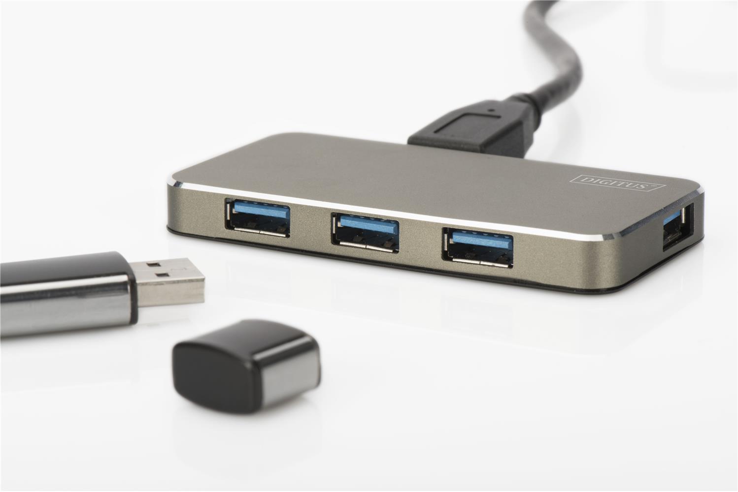 Digitus%20DA-70240-1%204%20Port%20USB%203.0%20Hub%205V-2A%20güç%20adaptörü%20dahil%20alüminyum